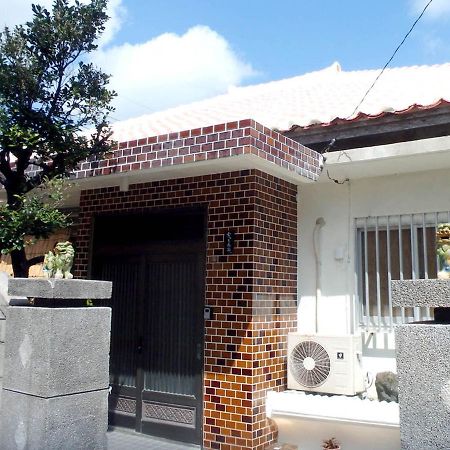 石垣島 一棟貸切りのお宿 ちゅら赤瓦 Ishigaki  Buitenkant foto