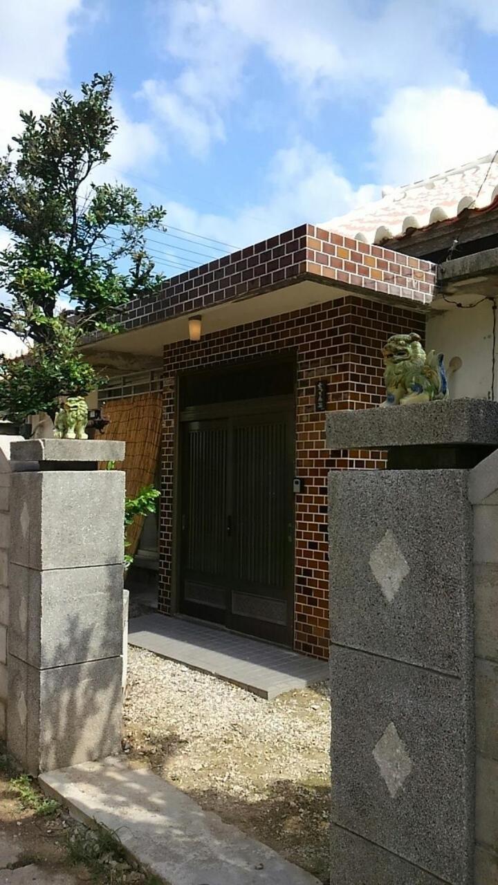 石垣島 一棟貸切りのお宿 ちゅら赤瓦 Ishigaki  Buitenkant foto